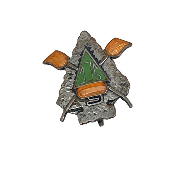 Vintage Arrowhead-Shaped Enamel Badge With Green & Orange Details - Picture 3 of 6